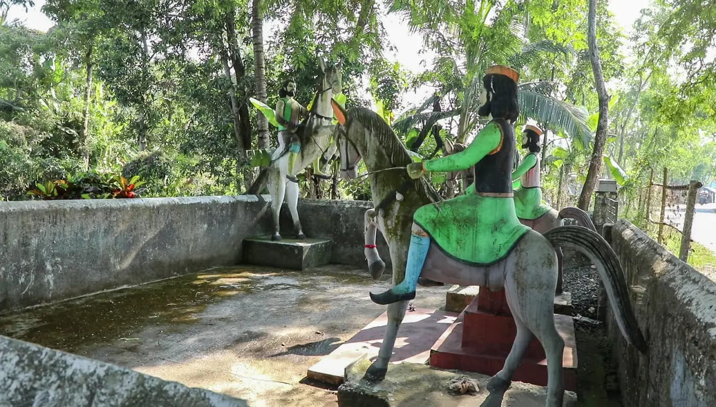Painted horse-rider statues at the Pirbaba shrine